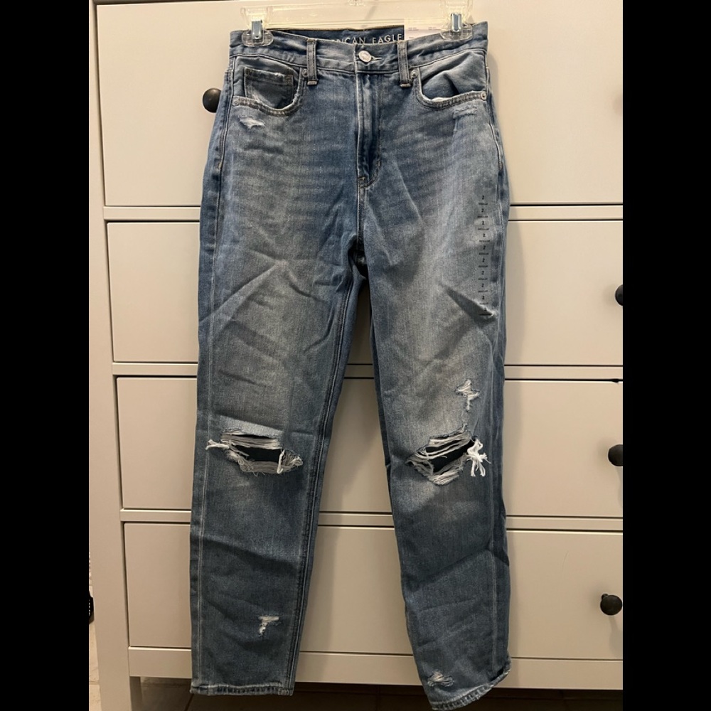 NEW American Eagle mom ripped jeans